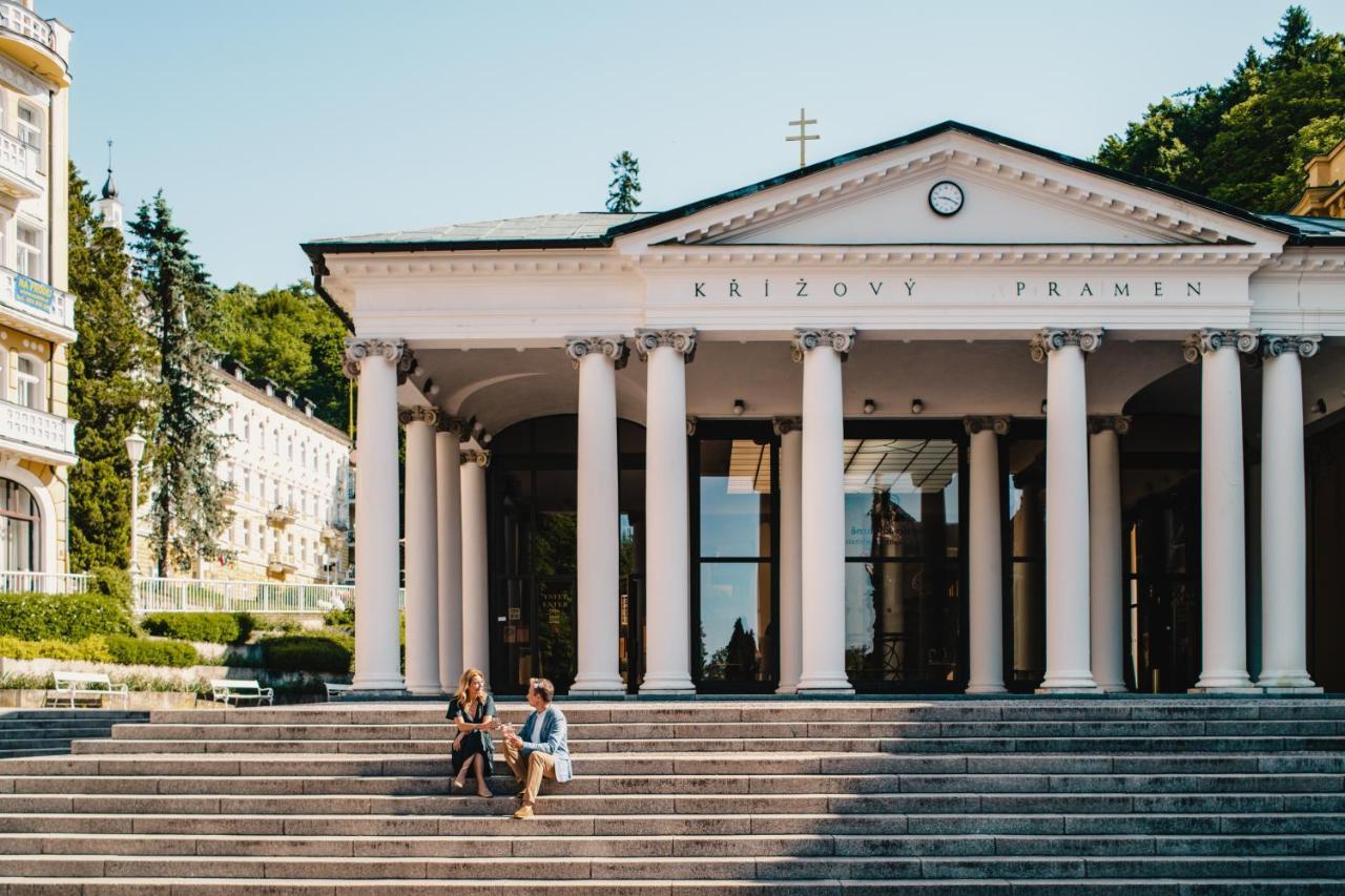 Falkensteiner Spa Resort Маріанські Лазні Екстер'єр фото The main entrance of the university