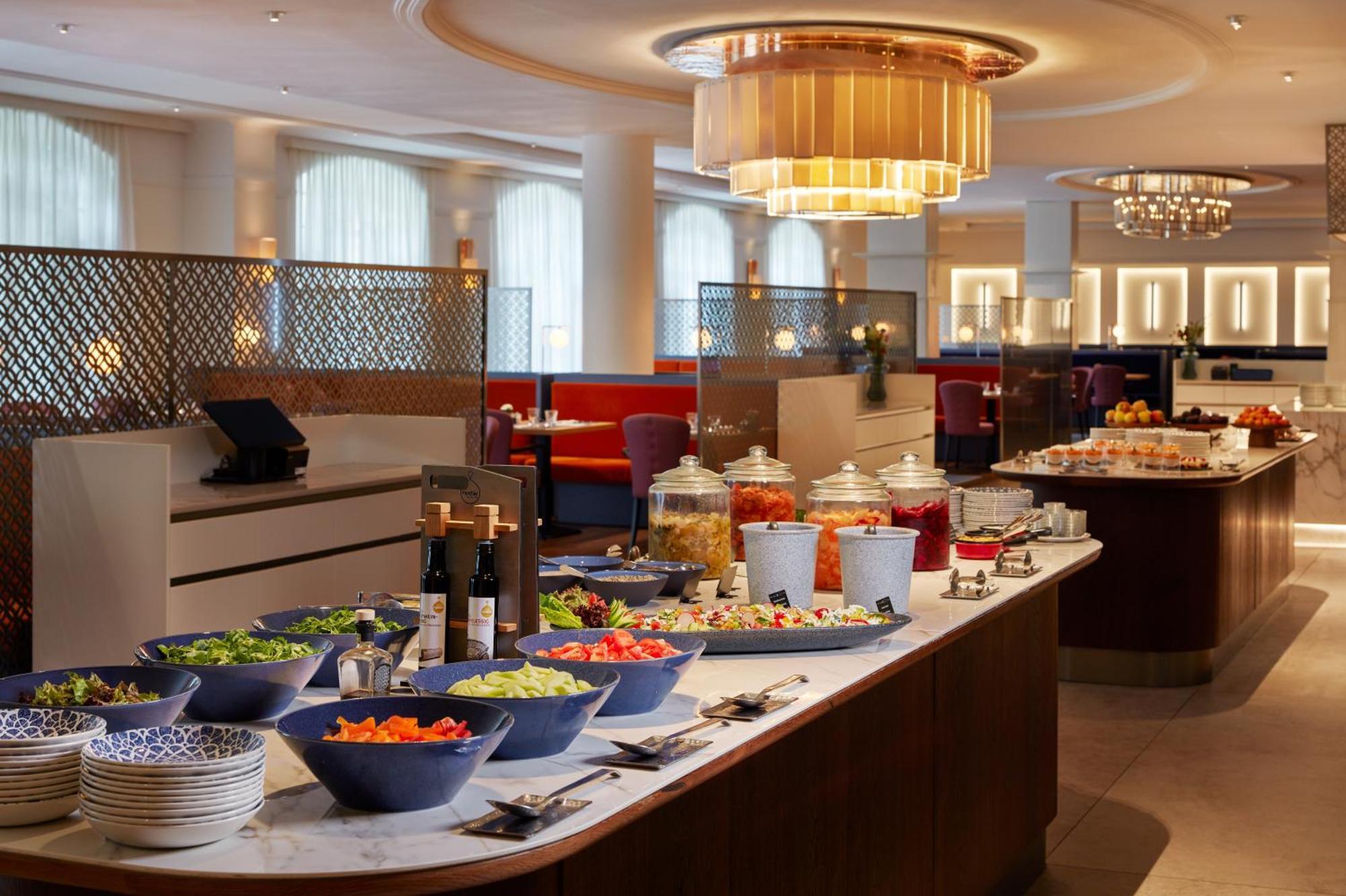 Falkensteiner Spa Resort Маріанські Лазні Екстер'єр фото The buffet at the restaurant