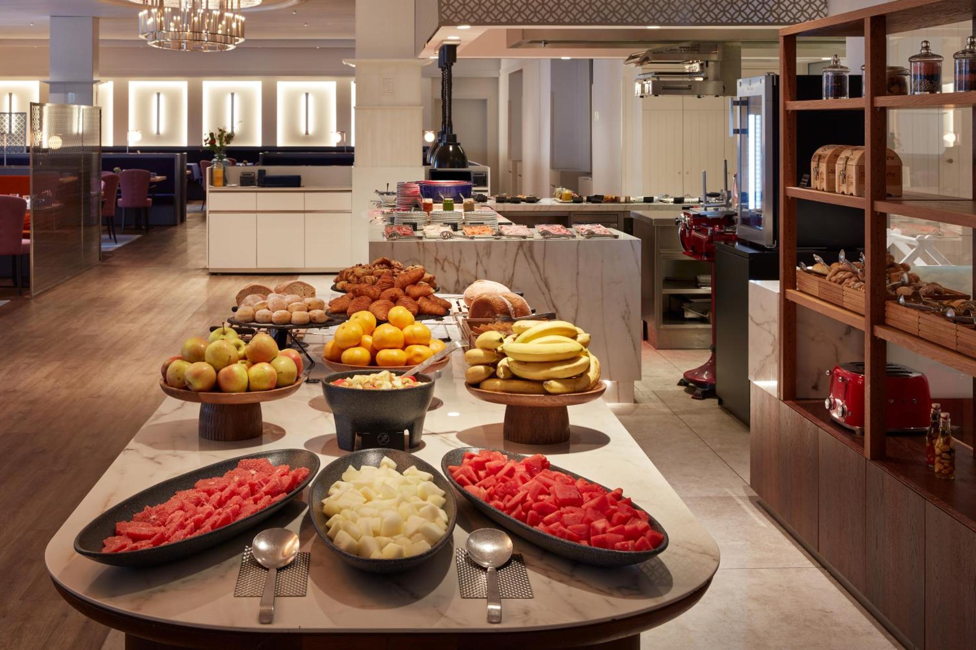Falkensteiner Spa Resort Маріанські Лазні Екстер'єр фото The buffet at the lounge