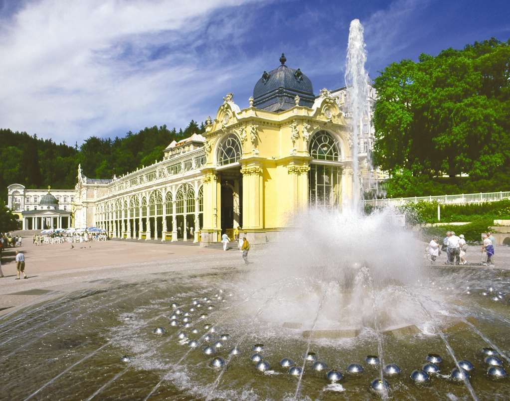 Falkensteiner Spa Resort Маріанські Лазні Екстер'єр фото The colonnade in Lázně Bohdaneč